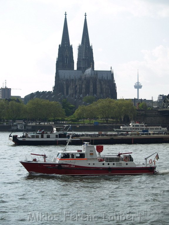 Uebungsfahrt Loeschboot und Ursula P48.JPG